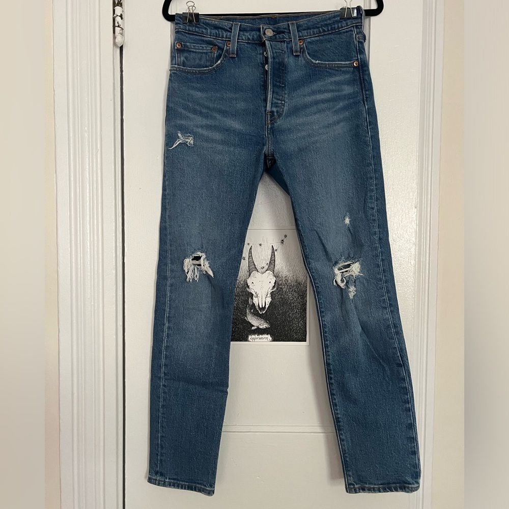 Midrise Levi’s Jeans with button fly